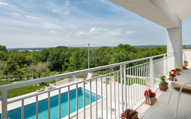 Peaceful Villa in Stanisovi With sea View