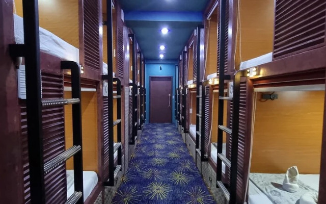 Attic Capsule Hotel