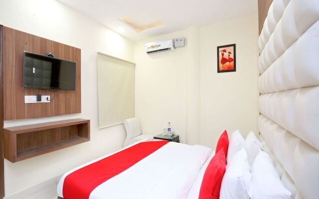 OYO 15975 Hotel 365