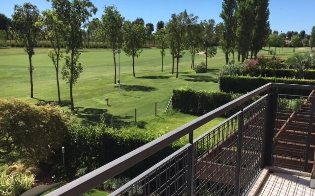 HomeToBe Golf&Venice Apartment