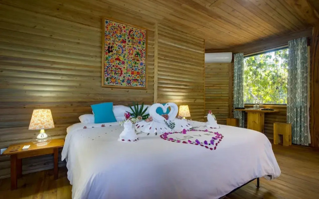 DuPlooys Jungle Lodge