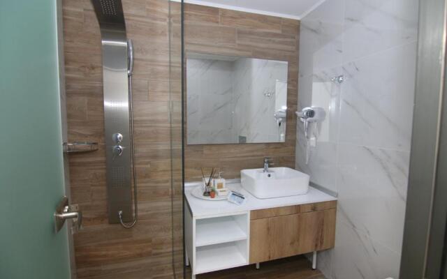 Lakones Deluxe Suites