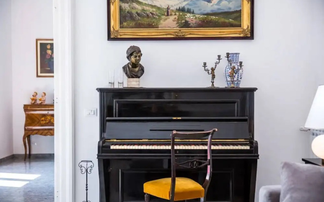 Super Big History Luxury At Colosseum