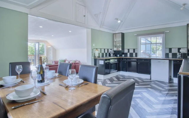 The Gatehouse - 2 Bedroom Apartment - Pendine