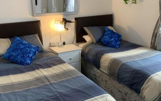 The George Guest House