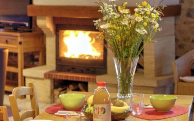 Gîte Saint-Romain-d'Urfé, 5 pièces, 9 personnes - FR-1-496-36