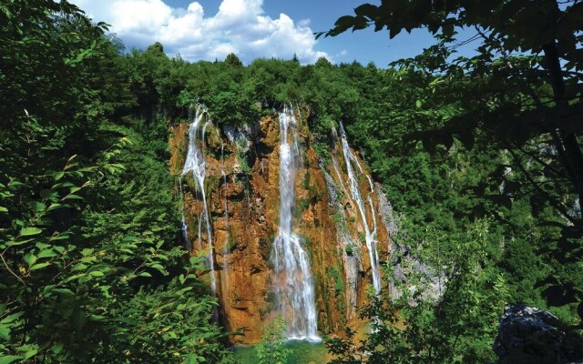 Amazing Home in Rakovicko Seliste With Wifi and 2 Bedrooms