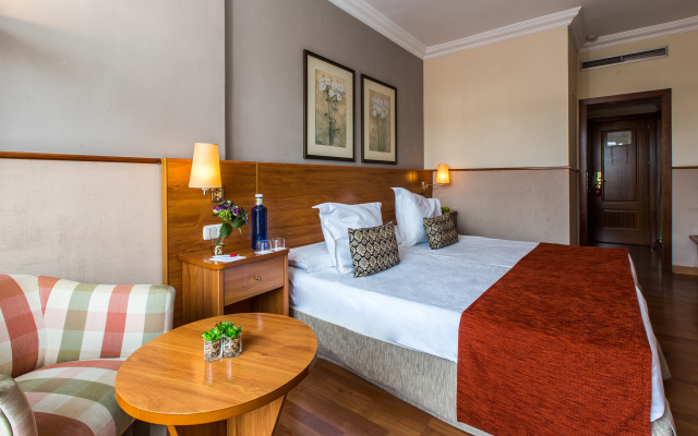 Leonardo Hotel Granada — Granada