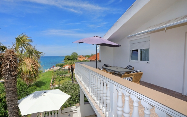Room Aleksandra - 10 m from sea: R7 Bibinje, Zadar riviera
