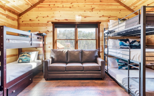 Boon by Avantstay 40-guest Luxe Smokies Retreat