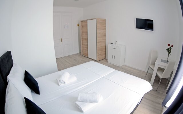 Virtus Apartments and Rooms