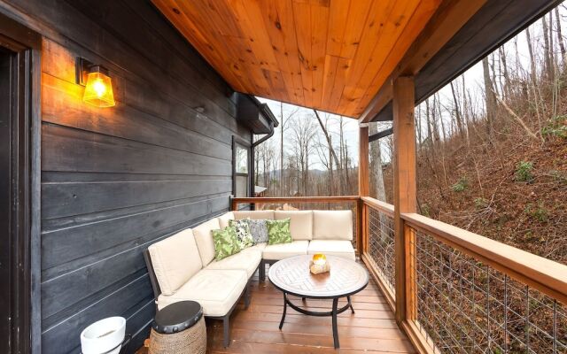 Night Owl 3 Bedroom Cabin by RedAwning