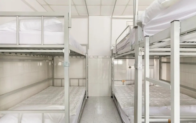 Minh Phuong-Hostel by OYO Rooms