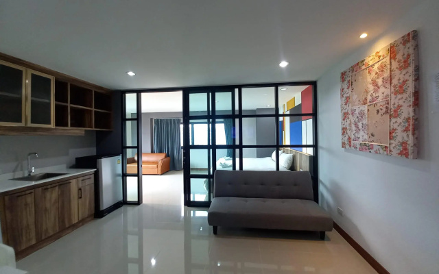 Buri Hotel and Hostel – Guest Rooms – Chiang Mai