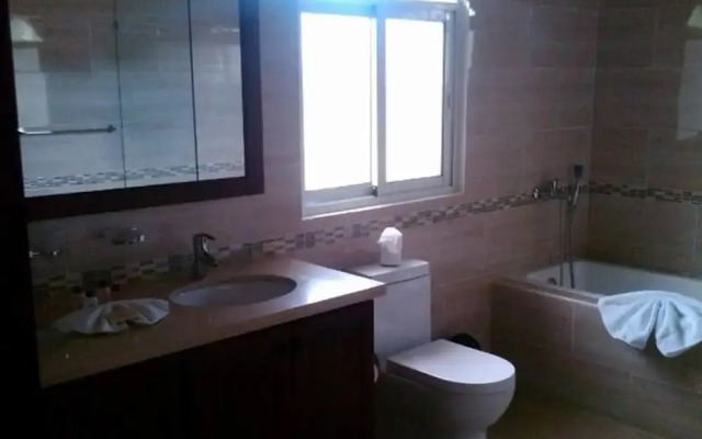 Touch of Elegance! 6 Bedroom Near the Beach