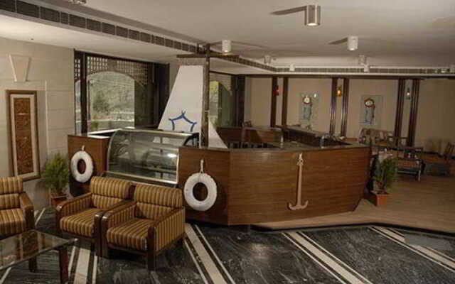 The River Crescent Resort