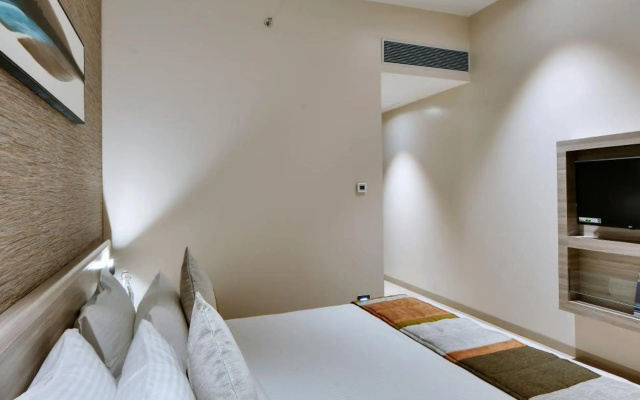 Click Hotel Pithampur