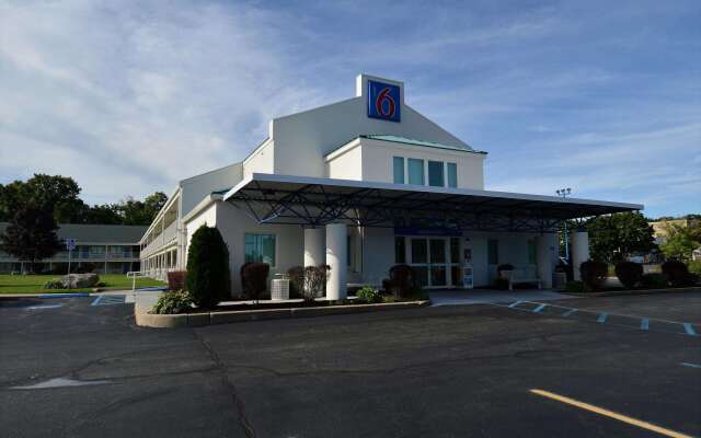 Motel 6 Tewksbury, MA - Boston