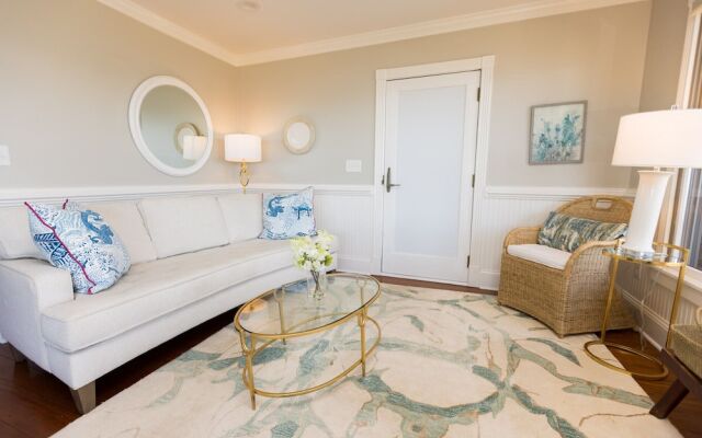 The Burrus House Inn Waterfront Suites