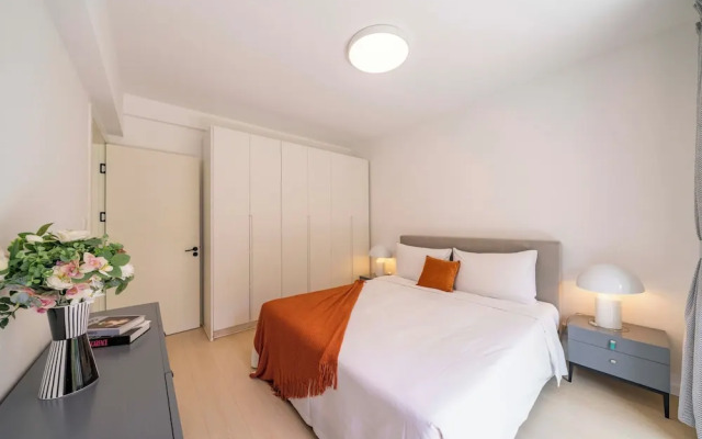 Tyms Bright 2BR 1BA Apt Xuhui Center