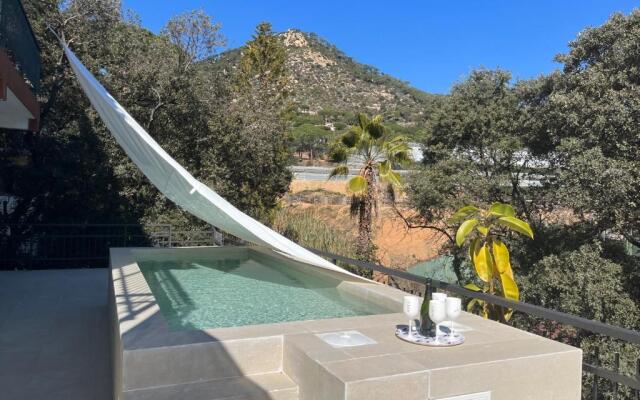 Vila Burriac ,Sunny, Spacious , Private Pool