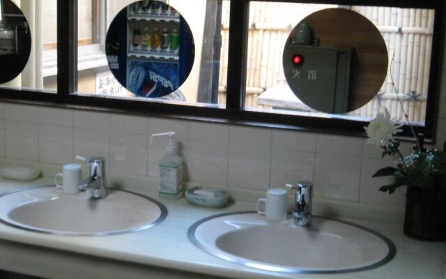 Ryokan Nihonkan Hotel