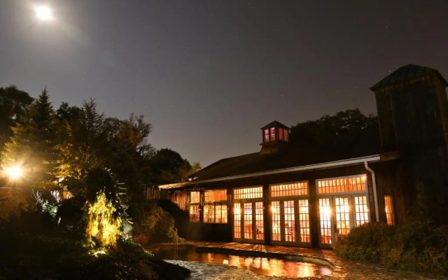 The Red Lion Inn Resort 1704