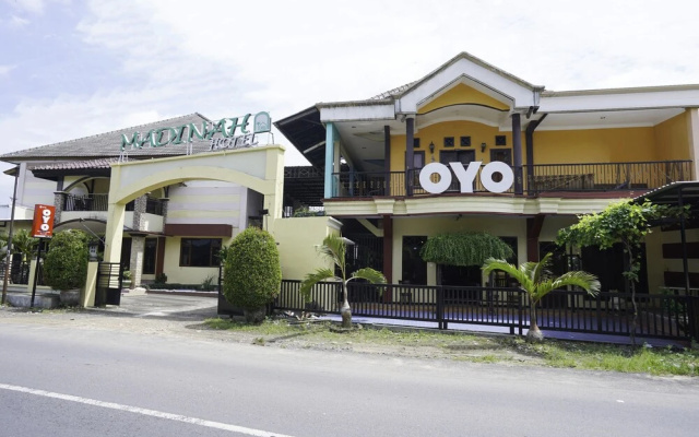 Hotel Madinah Syariah by OYO Rooms