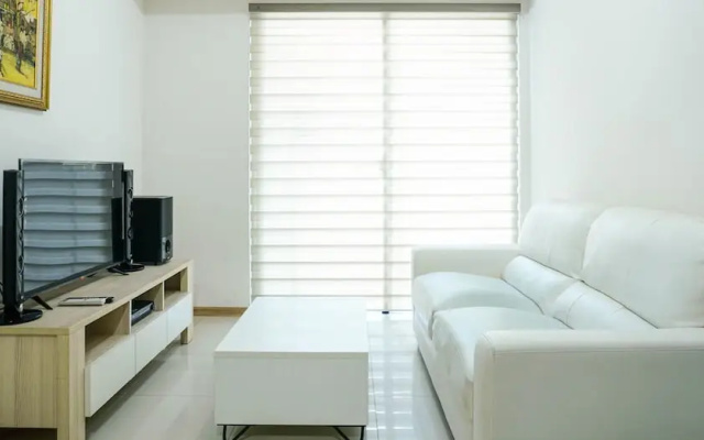 Strategic and Exclusive Stay 1BR @ Casa Grande Apartment