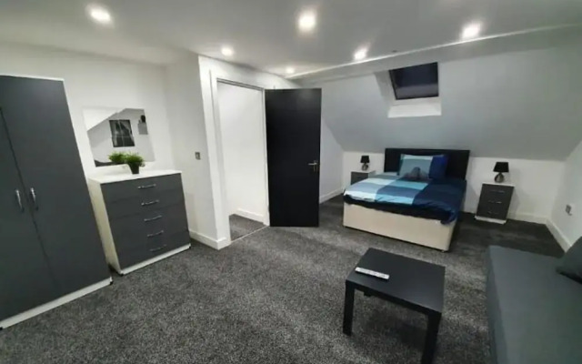 3 Bedrooms Apartments Near Town Center