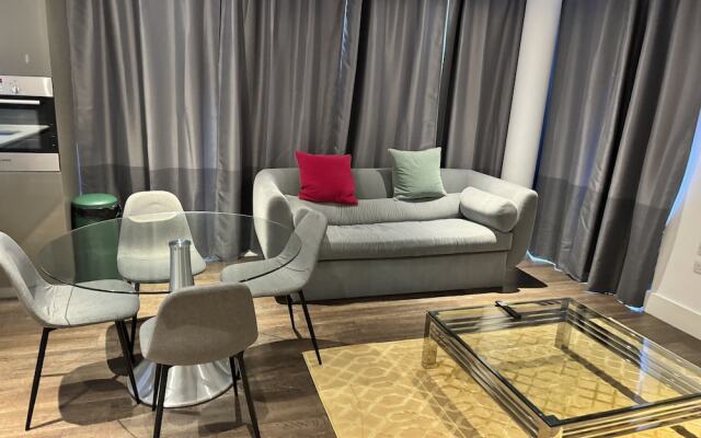 Phoenix 2 Bedroom Apartment in london