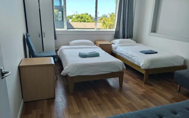 1 Double 2 single 2 Sofa Beds Suite 4