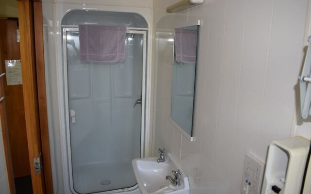 Rainbow Lodge - Hostel
