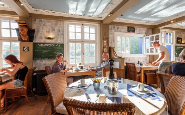 Boat Hotel De Barge