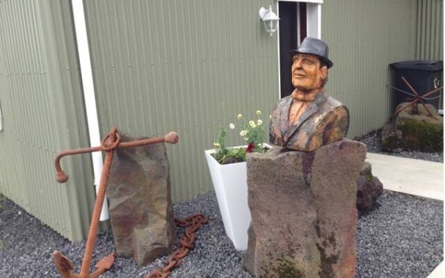 Steinar Guesthouse