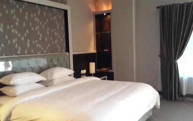 Raz Hotel & Convention