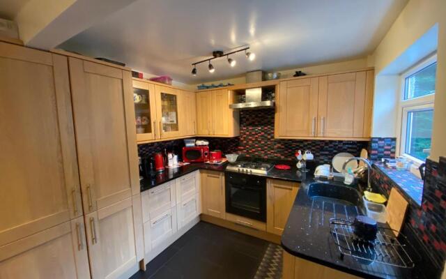 Stunning Beautiful 4-bed House in South Wales