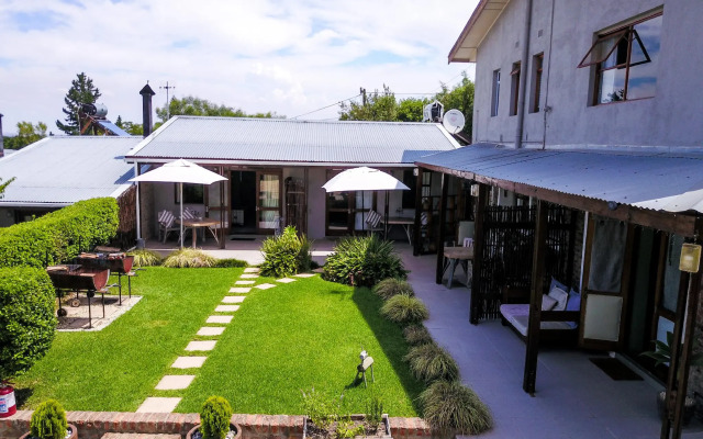 A Hilltop Country Retreat