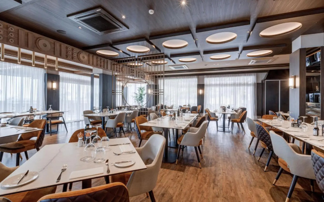 Gillieru Harbour Hotel