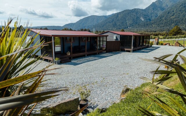 Te Awa Cottages