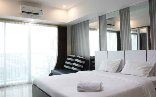 Studio Bright Apartment at Tamansari La Grande By Travelio