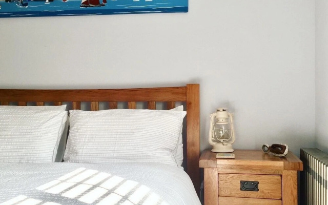 The Seaview Snug