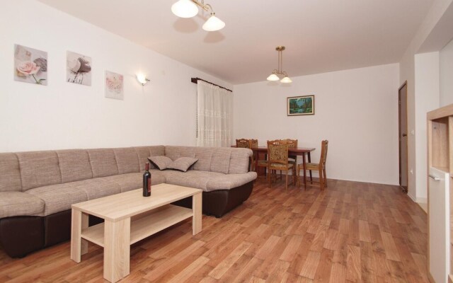 Beautiful Home in Korcula With Wifi and 4 Bedrooms