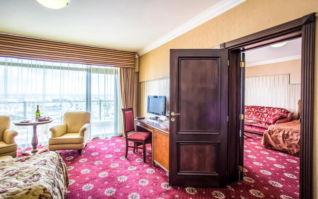 Palace-Marina Dinevi Hotel