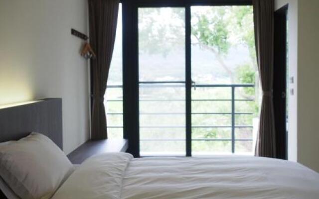 Dhs B&B