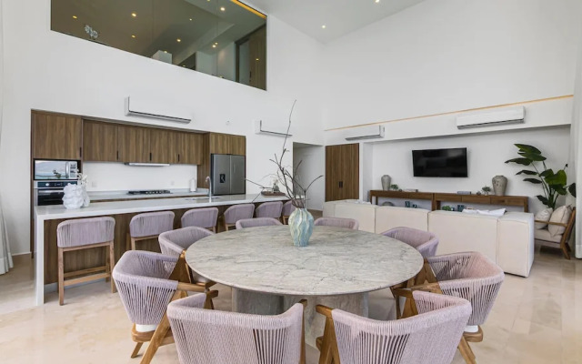 Beachfront Luxury 4BR Penthouse With Incredible Ocean Views