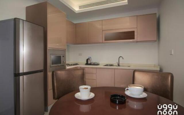 Noon Hotel Suites