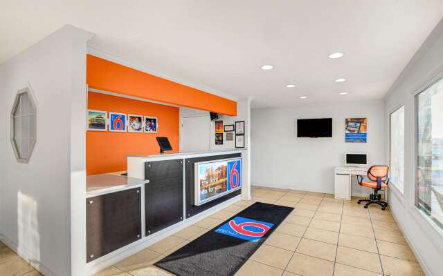 Motel 6 Hillsville, VA