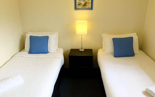 Admiral Motor Inn