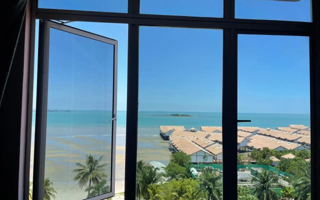 GLORY BEACH 3 bedroom Seaview Resort-PRIVATE – Balcony – Port Dickson